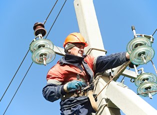 electrician difference vs engineer electrical industrial commercial